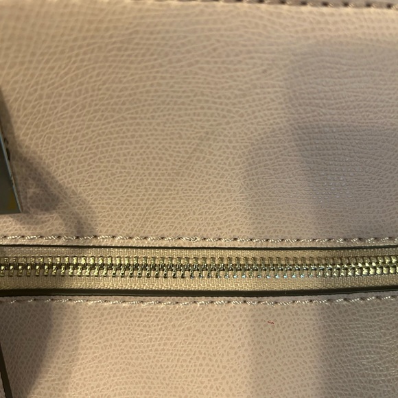 Like new Guess purse - Picture 5 of 6